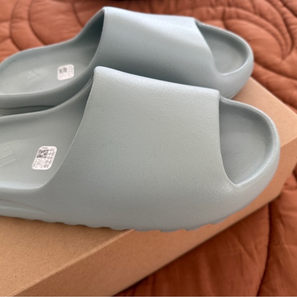 ADIDAS YZY SLIDES NWT main image 5